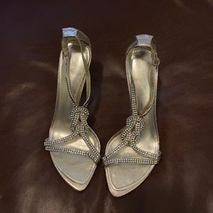 Champagne heels with leather insole